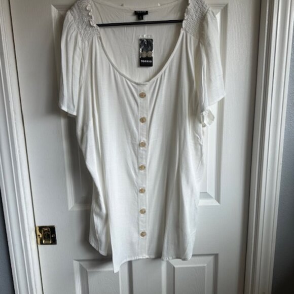 NWT Torrid Rayon Slub Button-Front Flutter Sleeve Top - Picture 3 of 3